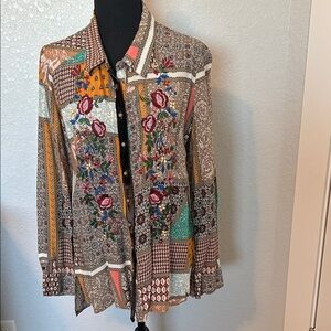 Woman’s CYRENA tunic top, sz Lg. Very good condition.